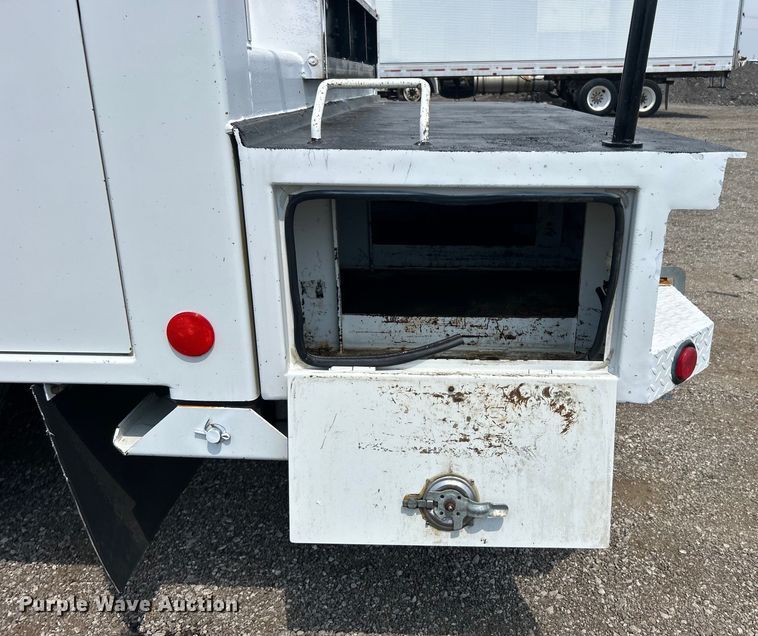 image for item EG0973 2007 Kenworth  T300 utility / service truck