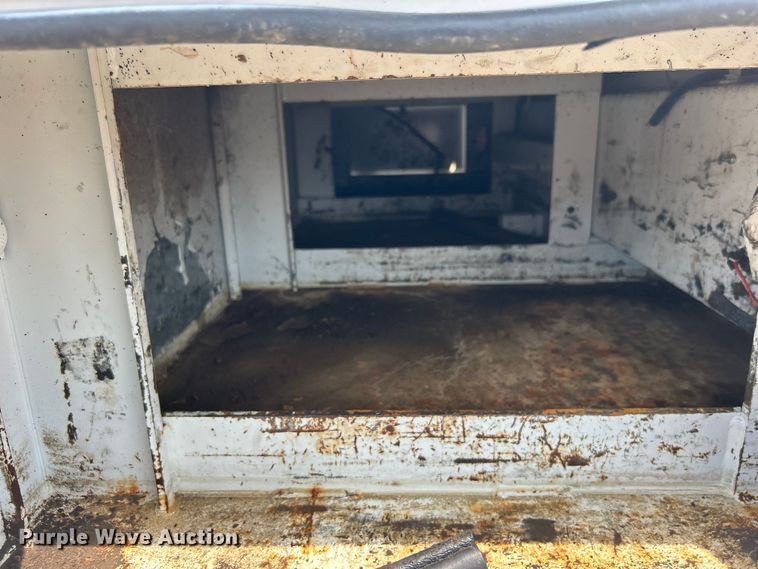 image for item EG0973 2007 Kenworth  T300 utility / service truck