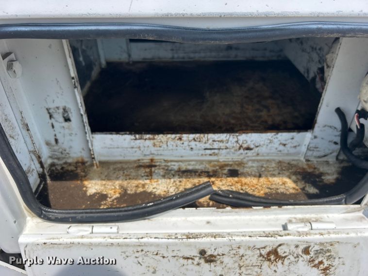 image for item EG0973 2007 Kenworth  T300 utility / service truck