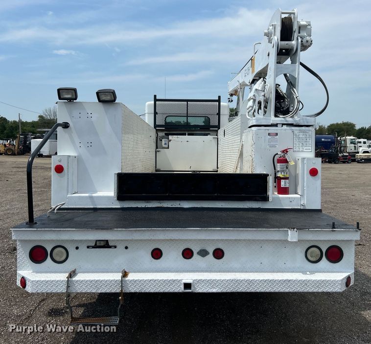 image for item EG0973 2007 Kenworth  T300 utility / service truck