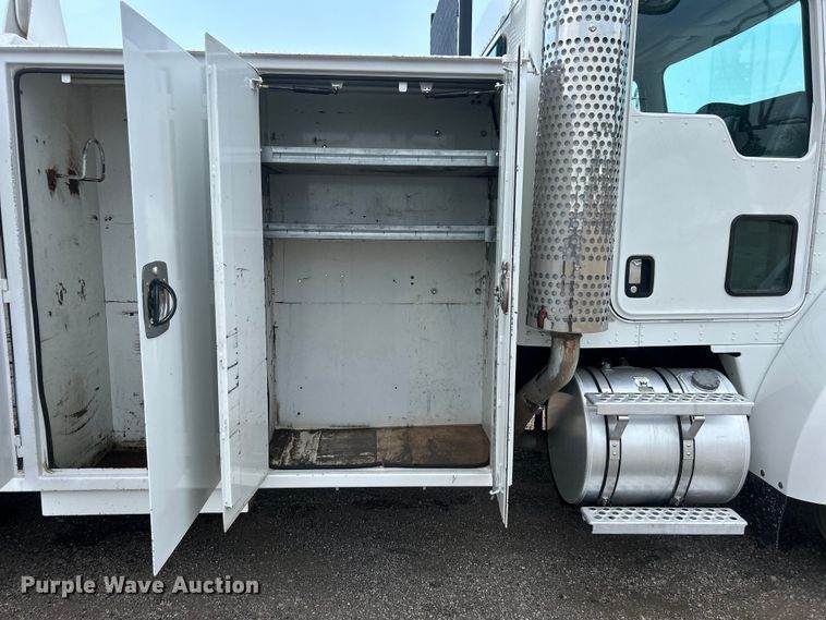 image for item EG0973 2007 Kenworth  T300 utility / service truck