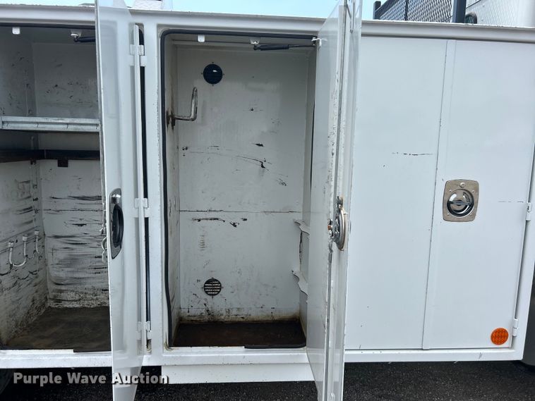 image for item EG0973 2007 Kenworth  T300 utility / service truck