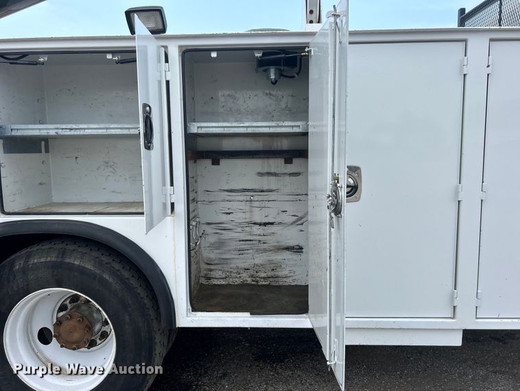 image for item EG0973 2007 Kenworth  T300 utility / service truck