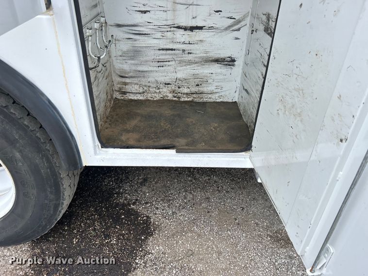 image for item EG0973 2007 Kenworth  T300 utility / service truck