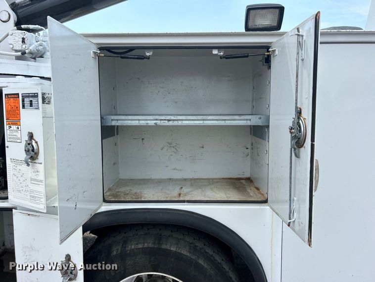 image for item EG0973 2007 Kenworth  T300 utility / service truck