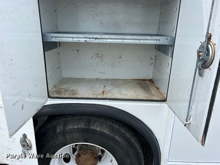 image for item EG0973 2007 Kenworth  T300 utility / service truck