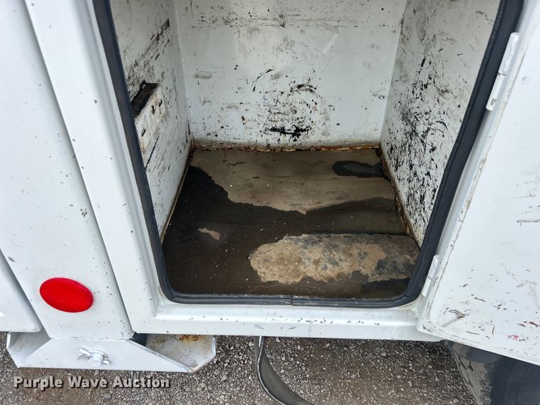 image for item EG0973 2007 Kenworth  T300 utility / service truck