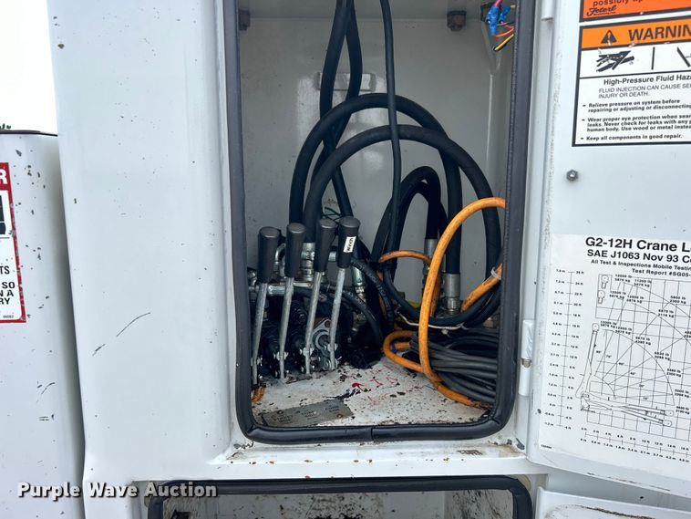 image for item EG0973 2007 Kenworth  T300 utility / service truck