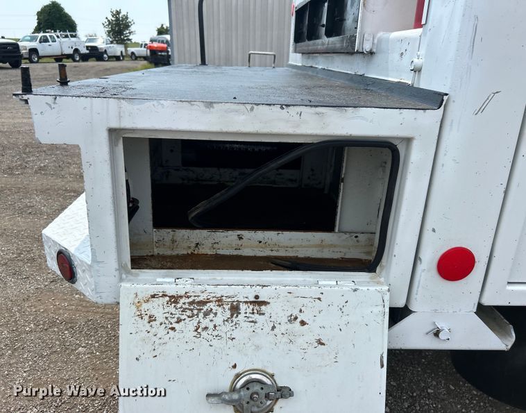 image for item EG0973 2007 Kenworth  T300 utility / service truck