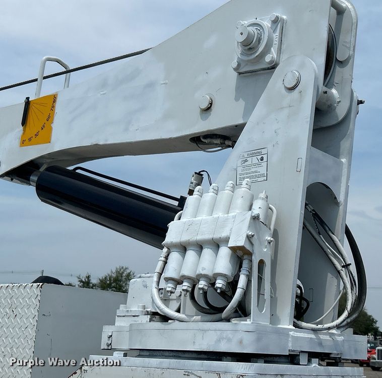 image for item EG0973 2007 Kenworth  T300 utility / service truck