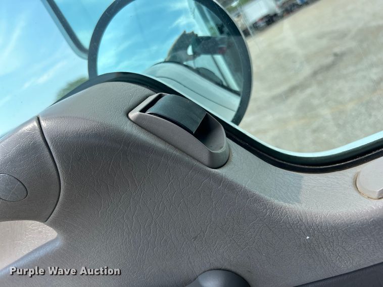 image for item EG0973 2007 Kenworth  T300 utility / service truck