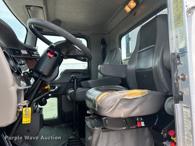 image for item EG0973 2007 Kenworth  T300 utility / service truck