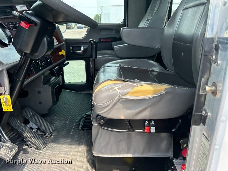 image for item EG0973 2007 Kenworth  T300 utility / service truck