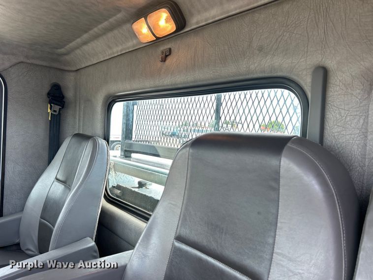 image for item EG0973 2007 Kenworth  T300 utility / service truck