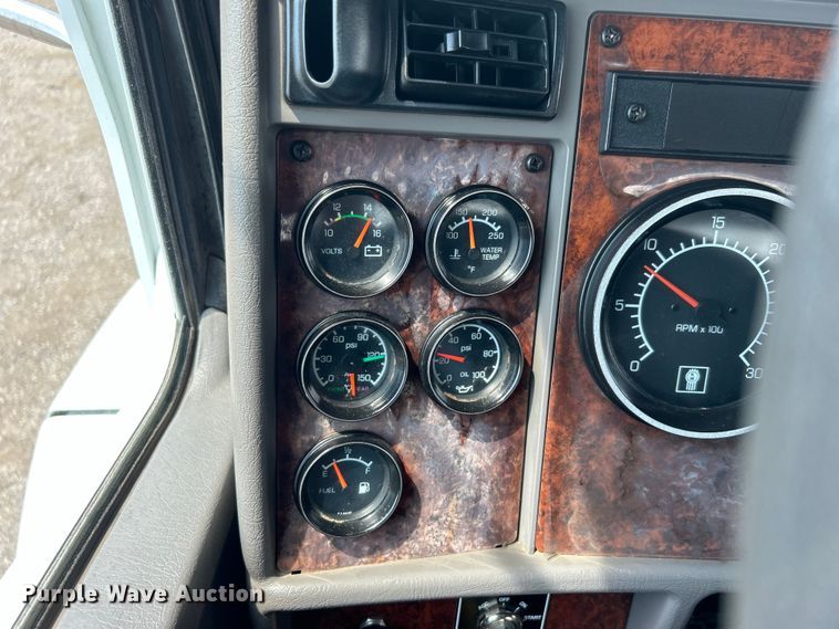 image for item EG0973 2007 Kenworth  T300 utility / service truck