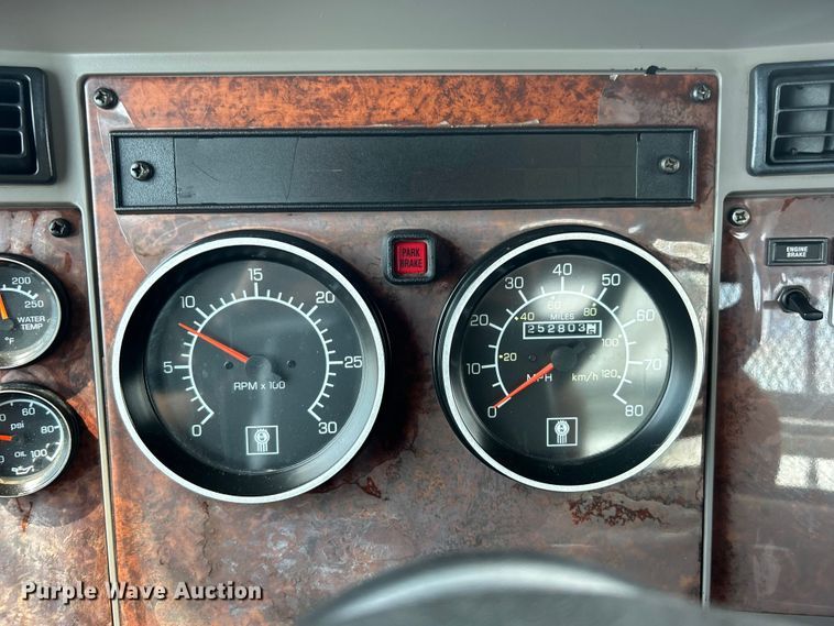 image for item EG0973 2007 Kenworth  T300 utility / service truck