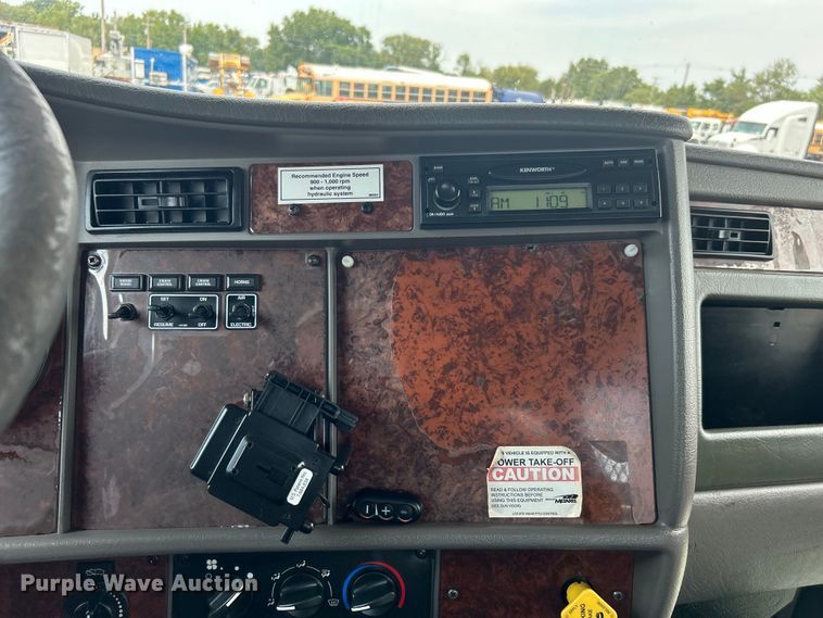 image for item EG0973 2007 Kenworth  T300 utility / service truck