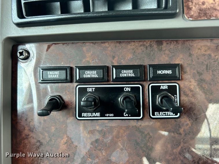 image for item EG0973 2007 Kenworth  T300 utility / service truck