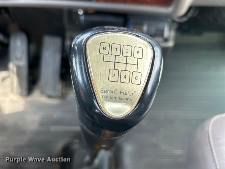 image for item EG0973 2007 Kenworth  T300 utility / service truck