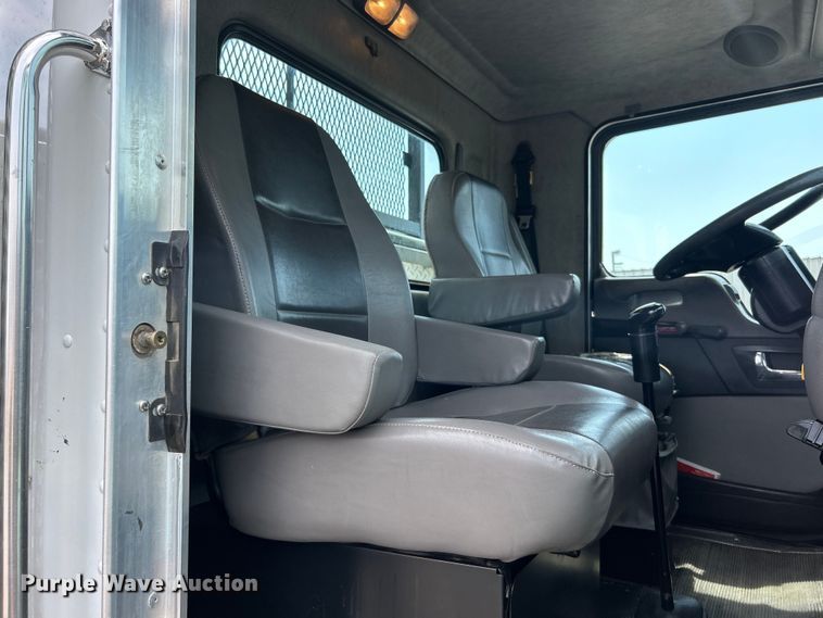 image for item EG0973 2007 Kenworth  T300 utility / service truck