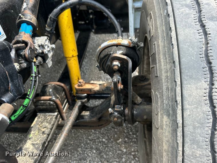 image for item EG0973 2007 Kenworth  T300 utility / service truck