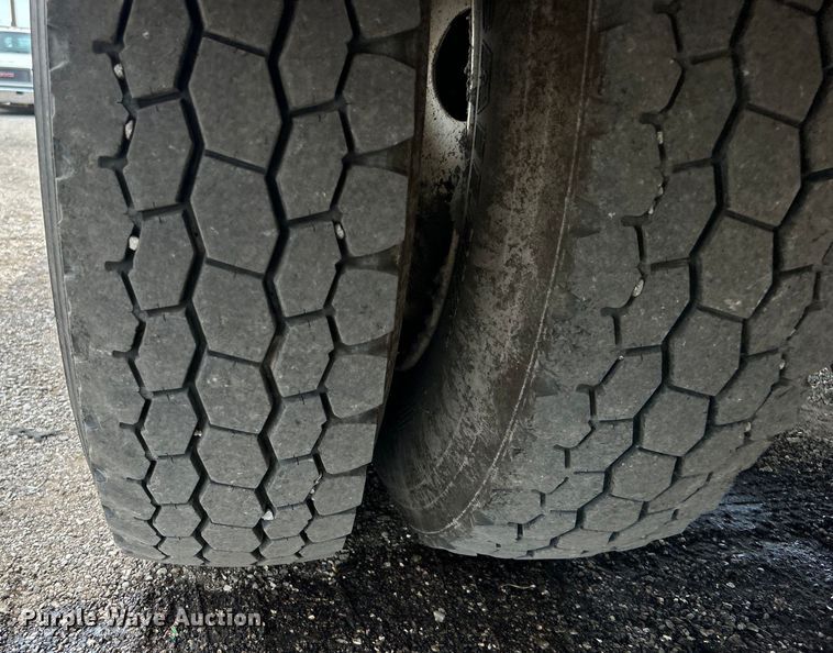 image for item EG0973 2007 Kenworth  T300 utility / service truck