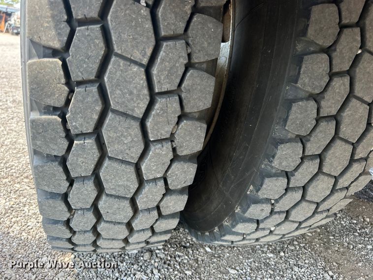 image for item EG0973 2007 Kenworth  T300 utility / service truck