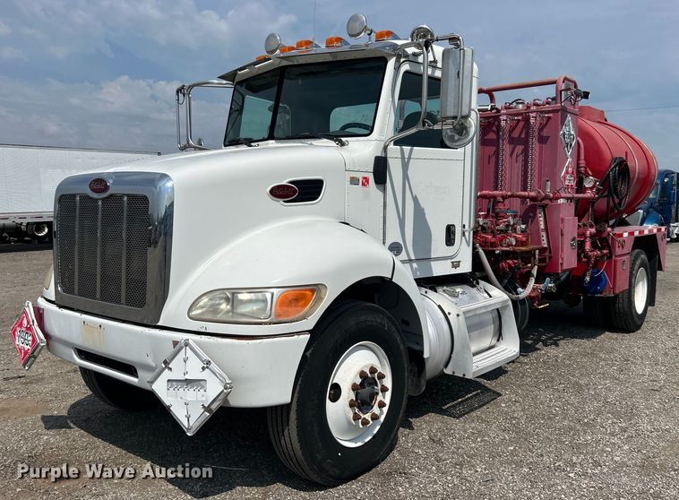 image for item EG0979 2012 Peterbilt  337 tank truck