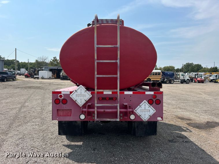 image for item EG0979 2012 Peterbilt  337 tank truck