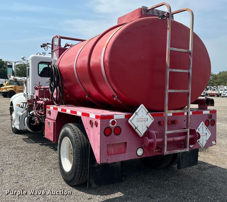 image for item EG0979 2012 Peterbilt  337 tank truck