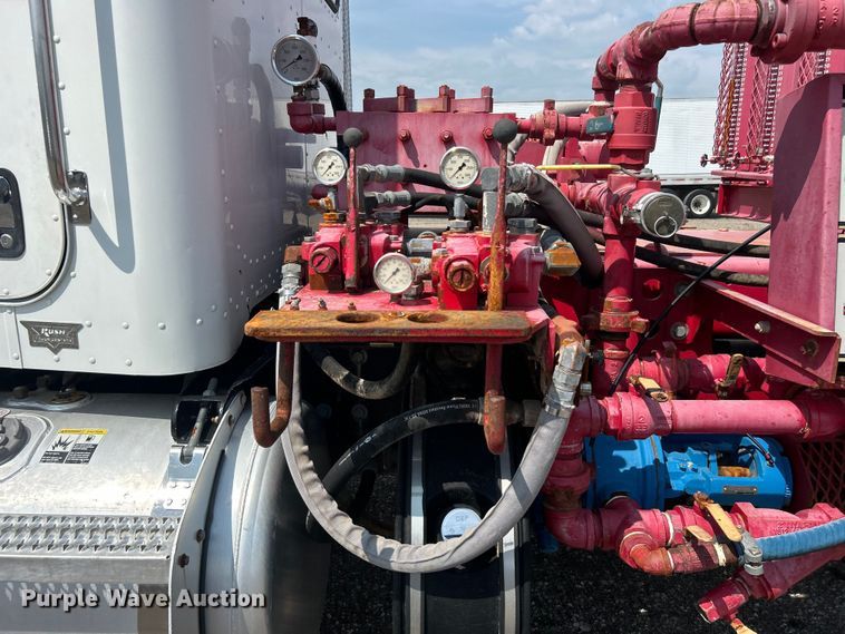 image for item EG0979 2012 Peterbilt  337 tank truck