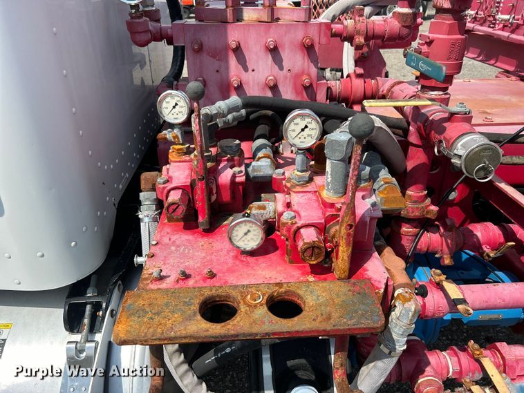 image for item EG0979 2012 Peterbilt  337 tank truck