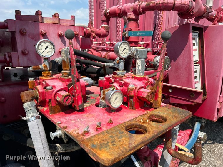 image for item EG0979 2012 Peterbilt  337 tank truck