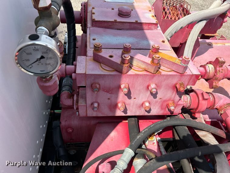 image for item EG0979 2012 Peterbilt  337 tank truck