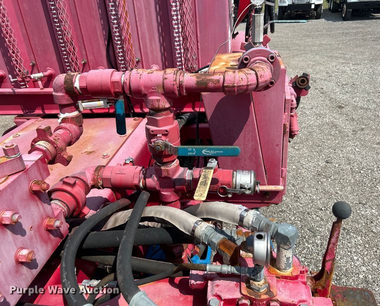 image for item EG0979 2012 Peterbilt  337 tank truck