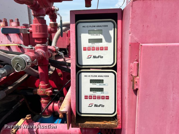 image for item EG0979 2012 Peterbilt  337 tank truck