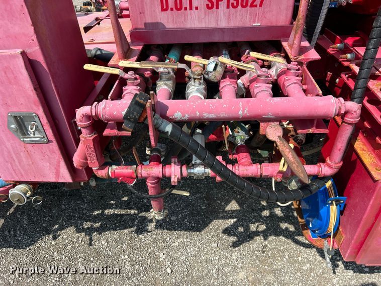 image for item EG0979 2012 Peterbilt  337 tank truck