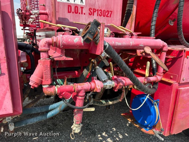 image for item EG0979 2012 Peterbilt  337 tank truck