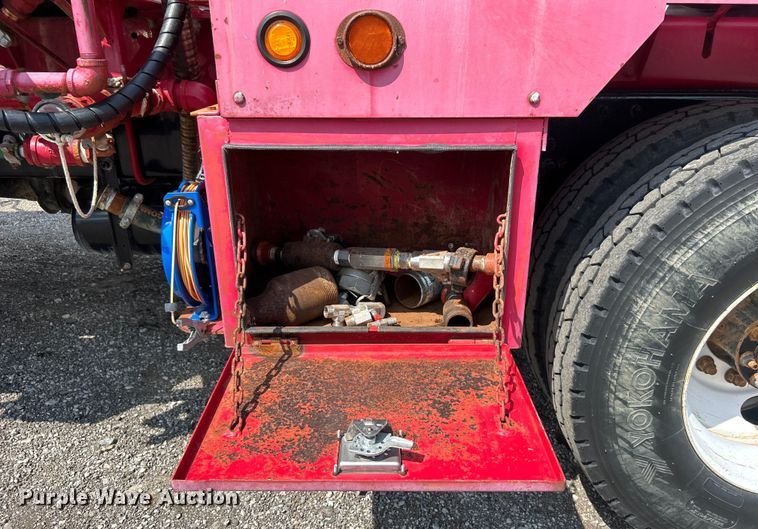 image for item EG0979 2012 Peterbilt  337 tank truck