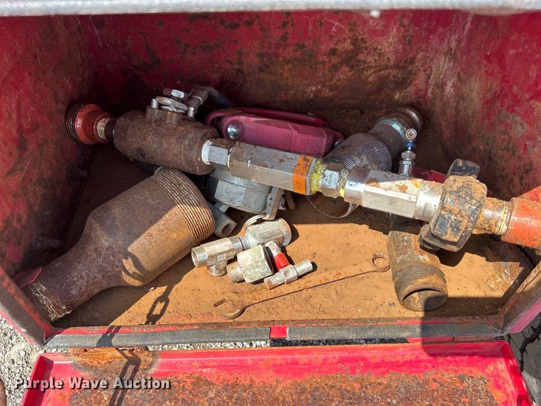 image for item EG0979 2012 Peterbilt  337 tank truck