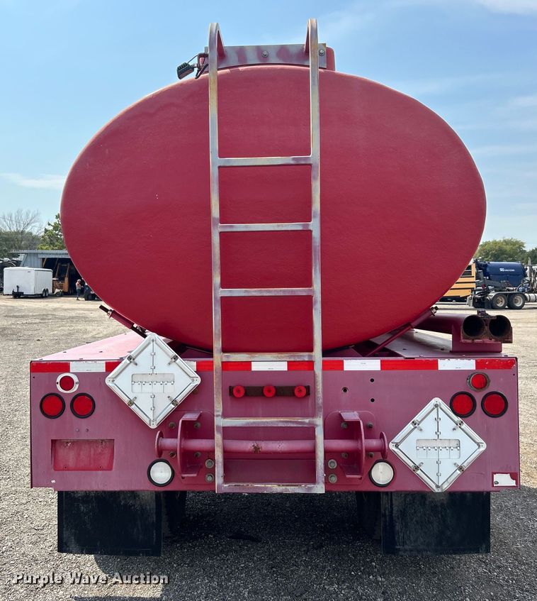 image for item EG0979 2012 Peterbilt  337 tank truck