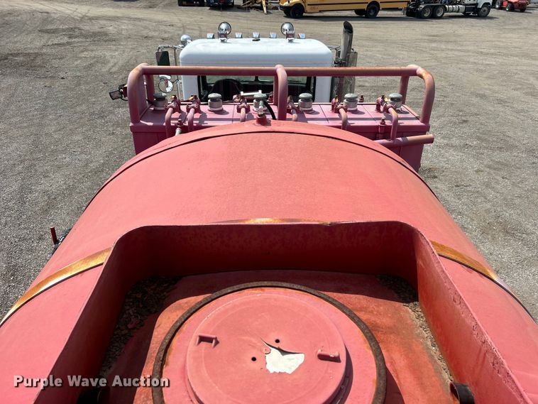 image for item EG0979 2012 Peterbilt  337 tank truck