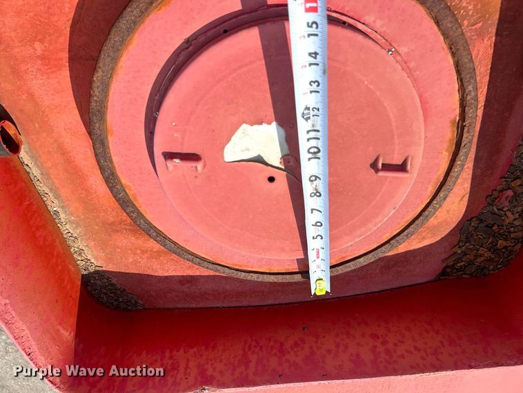 image for item EG0979 2012 Peterbilt  337 tank truck