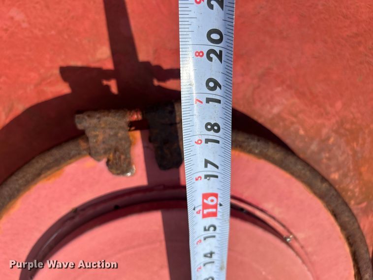 image for item EG0979 2012 Peterbilt  337 tank truck