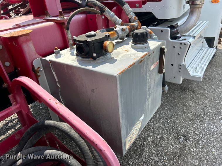 image for item EG0979 2012 Peterbilt  337 tank truck