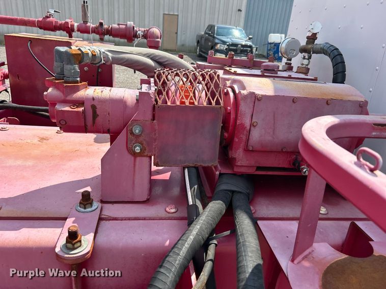 image for item EG0979 2012 Peterbilt  337 tank truck