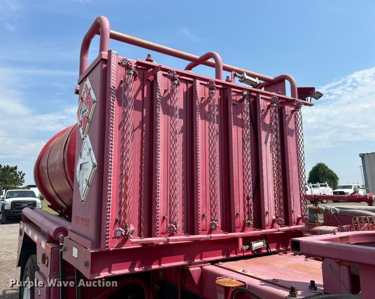 image for item EG0979 2012 Peterbilt  337 tank truck