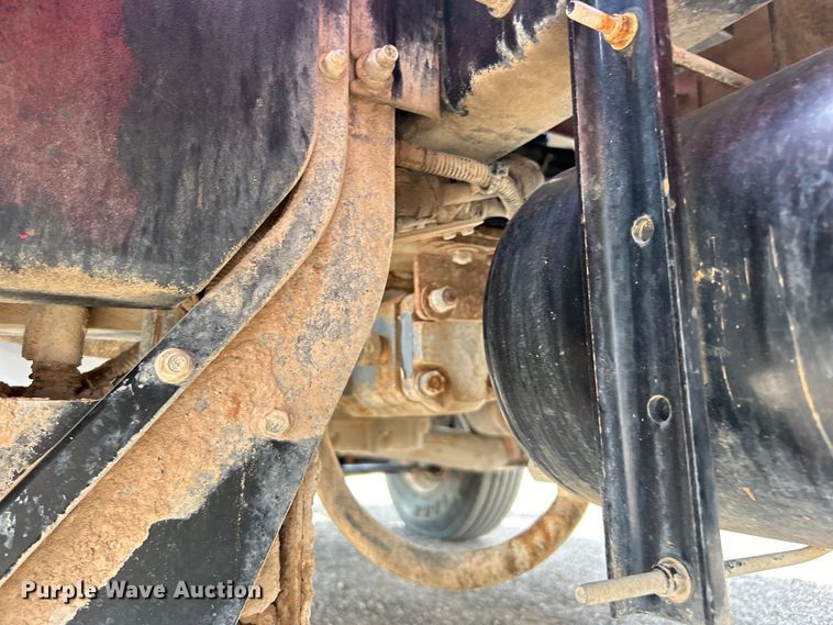 image for item EG0979 2012 Peterbilt  337 tank truck