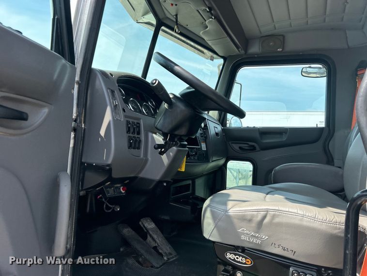 image for item EG0979 2012 Peterbilt  337 tank truck