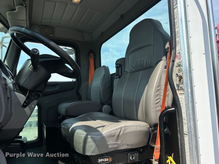 image for item EG0979 2012 Peterbilt  337 tank truck